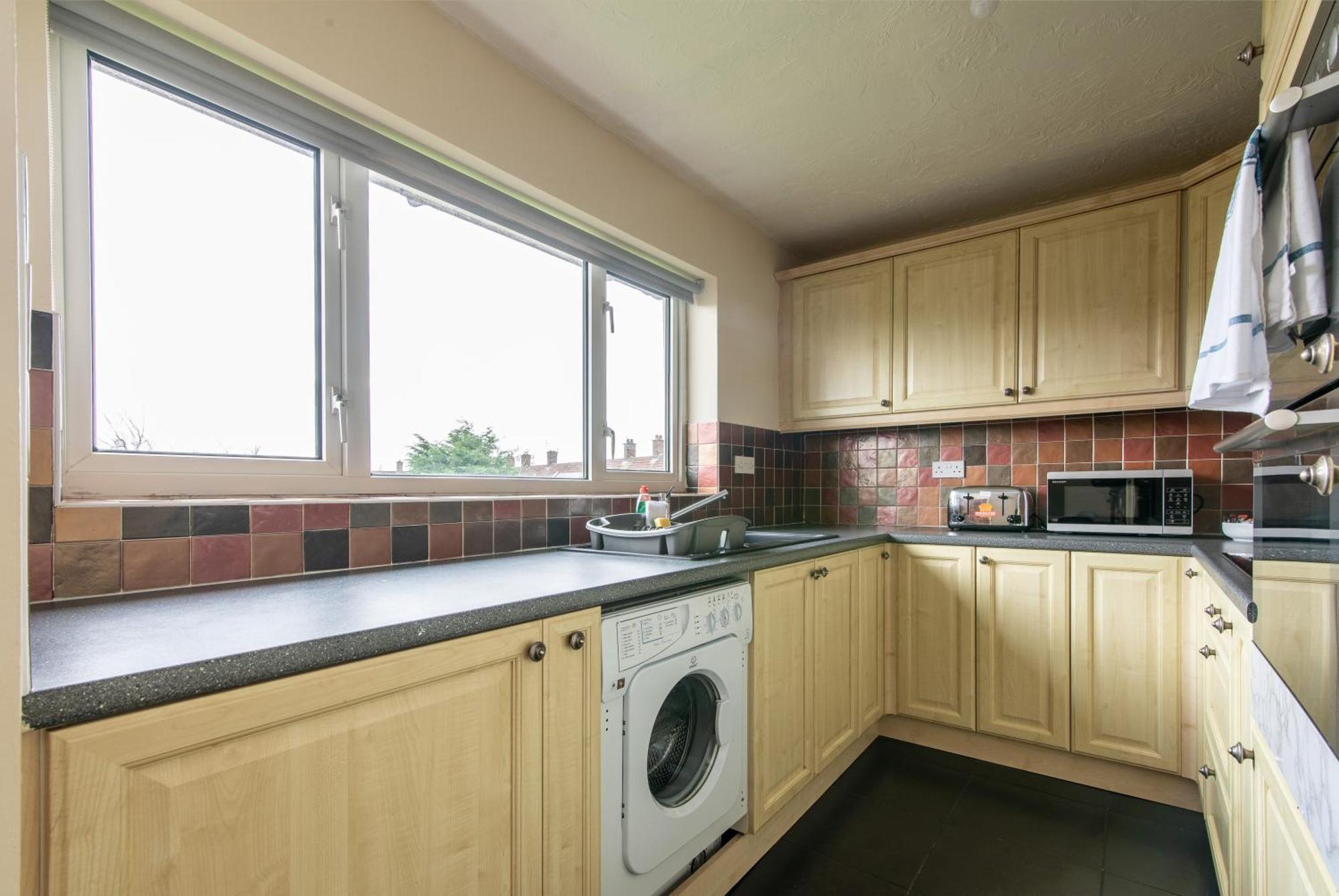 3 Bed Apartment - Perfect For Contractors Near Liverpool Airport Hale  Exterior foto