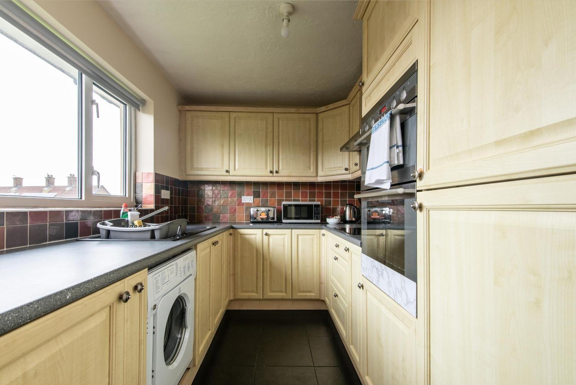 3 Bed Apartment - Perfect For Contractors Near Liverpool Airport Hale  Exterior foto